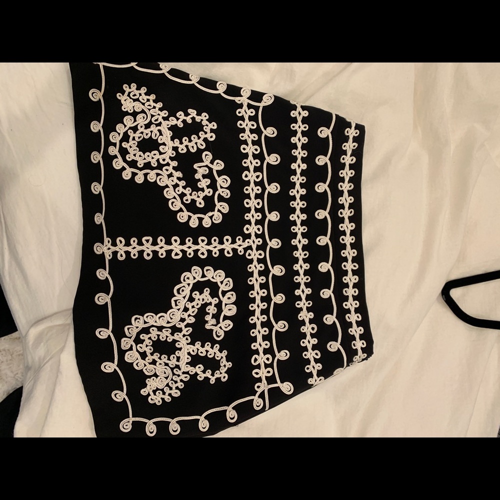 NWOT LF embroidered skirt